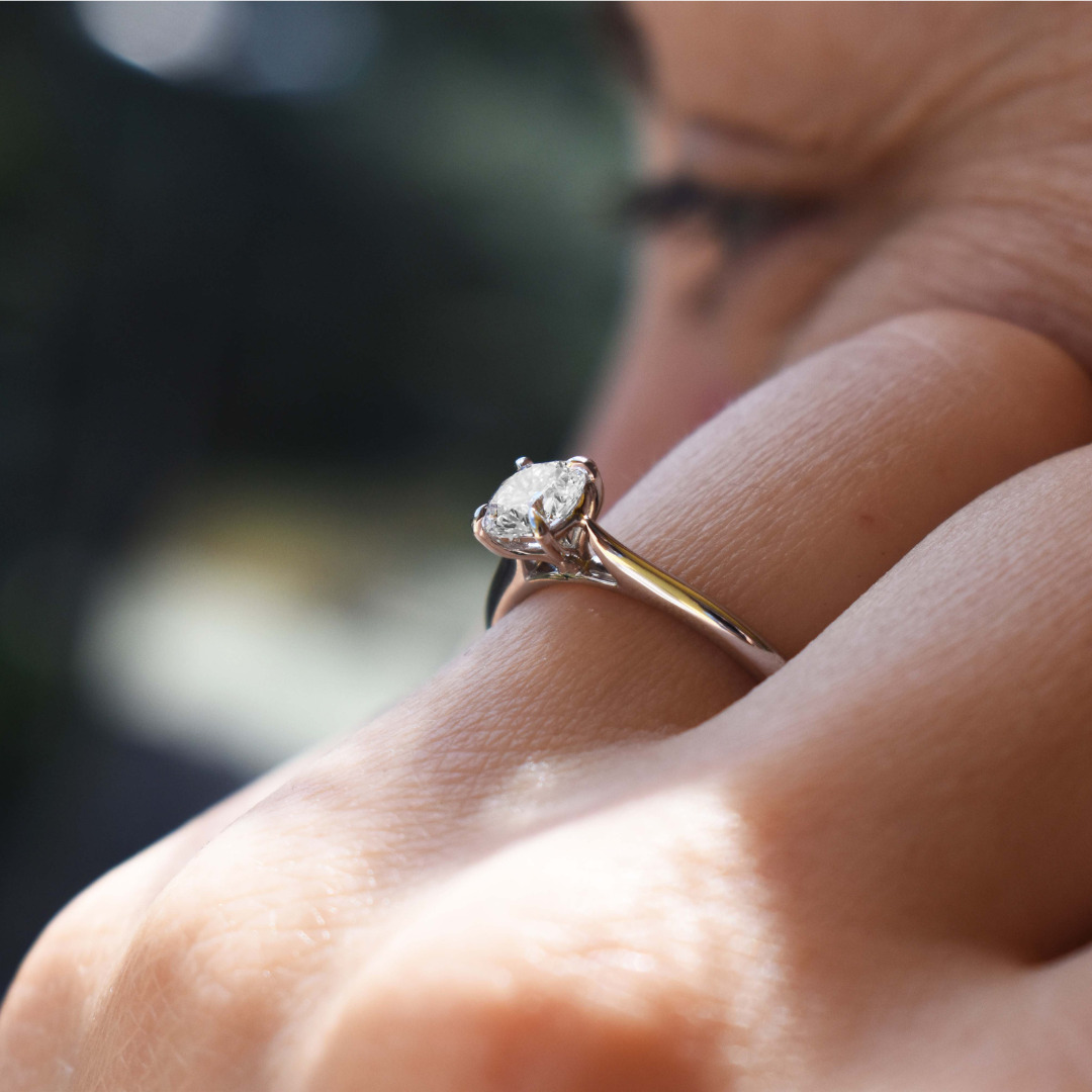 Anello di fidanzamento Marie oro etico 18k 750 certificato Fairmined diamante lab grown da laboratorio - Fàbera Jewelry gioielli artigianali etici solitario