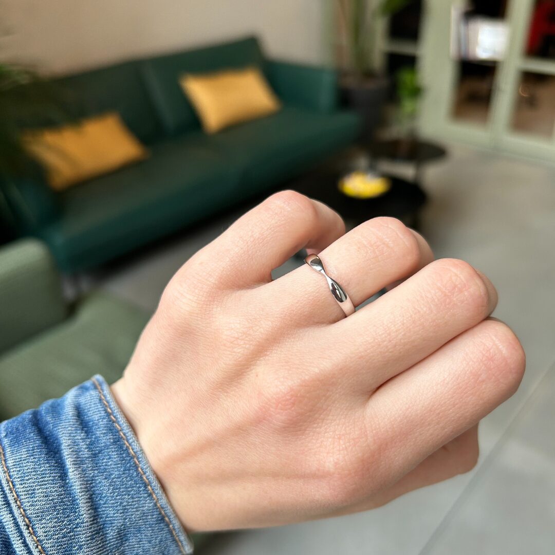 Fede nuziale ELINOR oro bianco fairmined etico 18k 750 diamanti lab grown diamanti da laboratorio Fàbera Jewelry 1